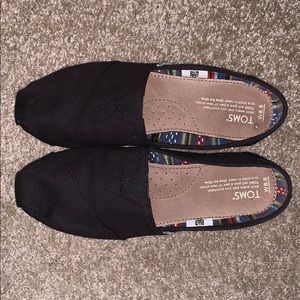 Black TOMS size 8.5 women’s